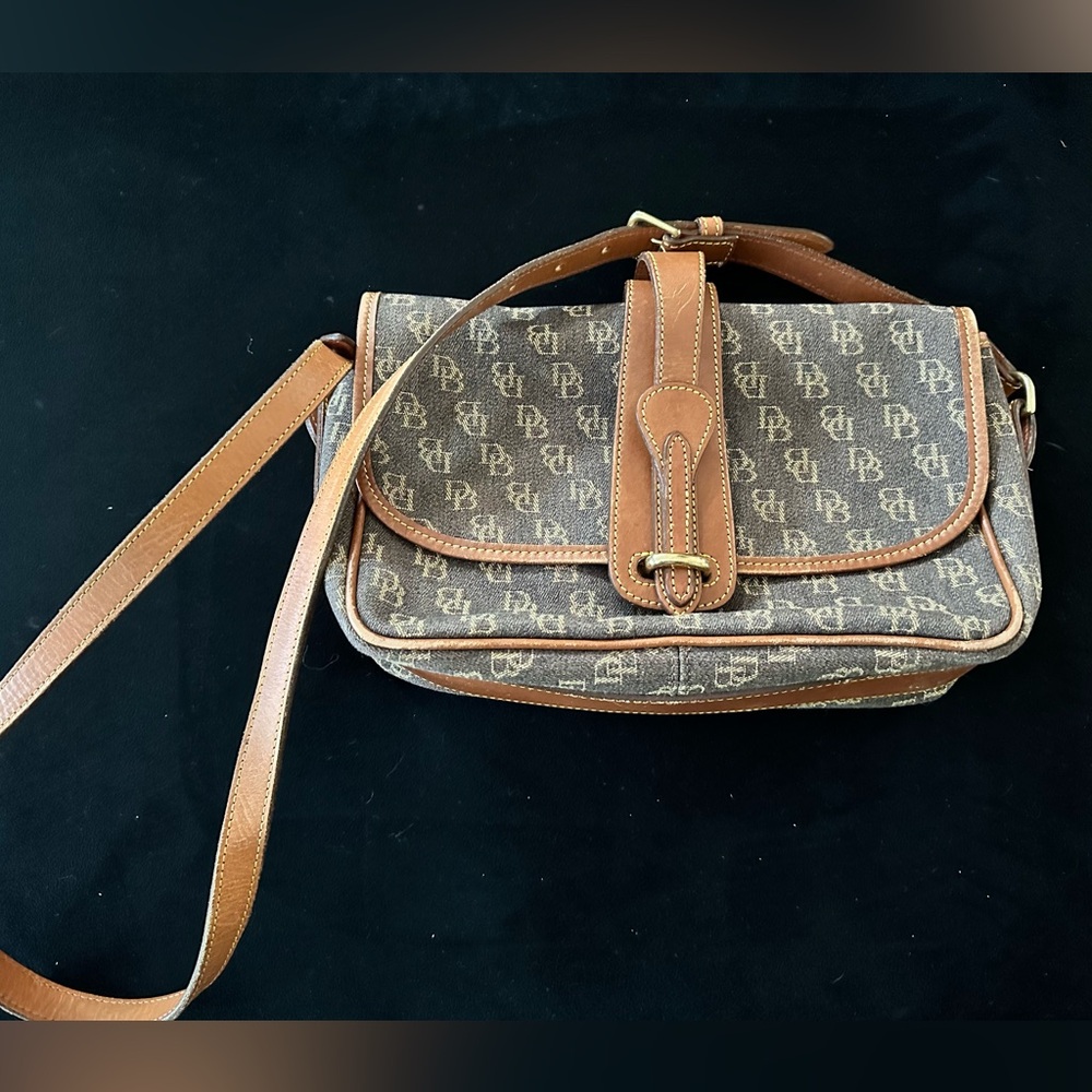 Dooney & Bourke cross body bag